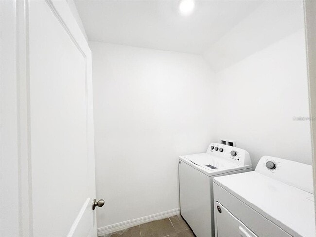 Building Photo - 16336 Little Garden Dr