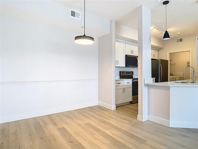Building Photo - 5560 Metrowest Blvd