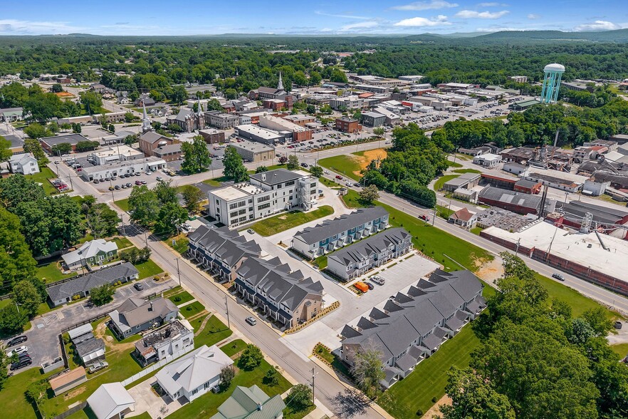 Building Photo - 211 S High St