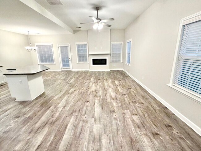 Building Photo - TuckerLanding5592