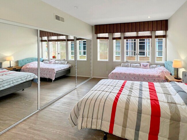 Building Photo - 9761 Claiborne Square