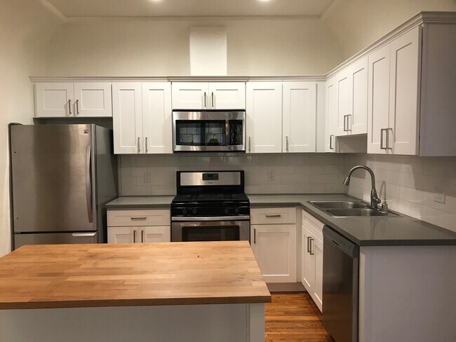 Primary Photo - 1449 S Canfield Ave