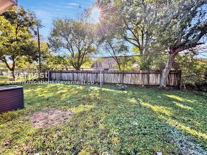 Building Photo - 2709 27th Ave N