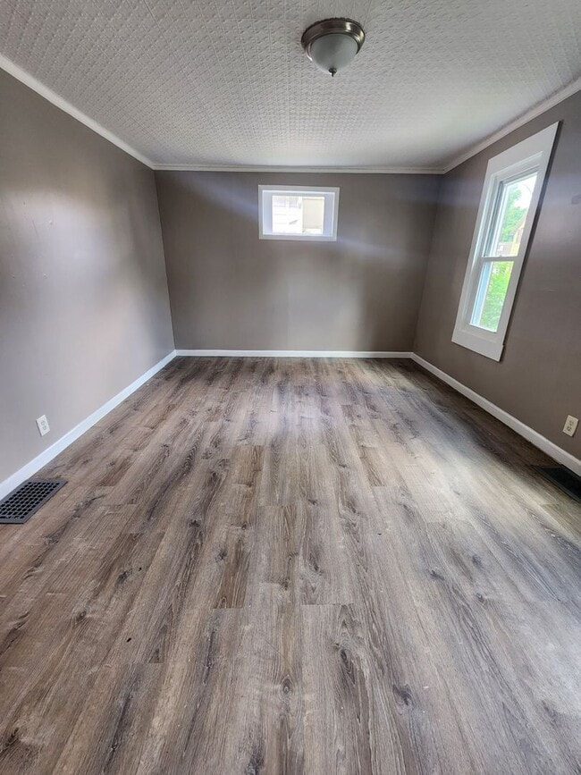 Building Photo - Two Bedroom Single Family Home!