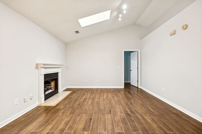 Building Photo - Welcome to this beautifully remodeled sing...