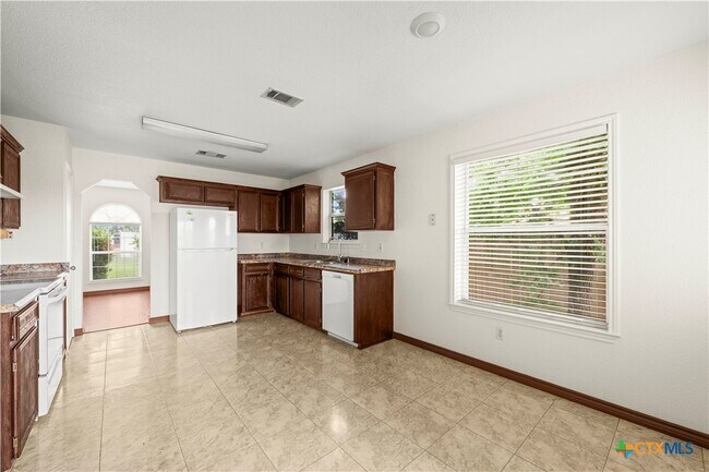 Building Photo - 1706 Bristol Dr