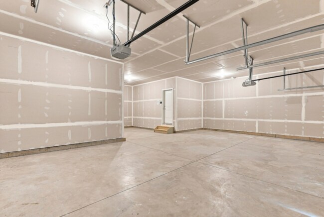 Building Photo - Spacious Columbia Floorplan with Full Unfinished Basement
