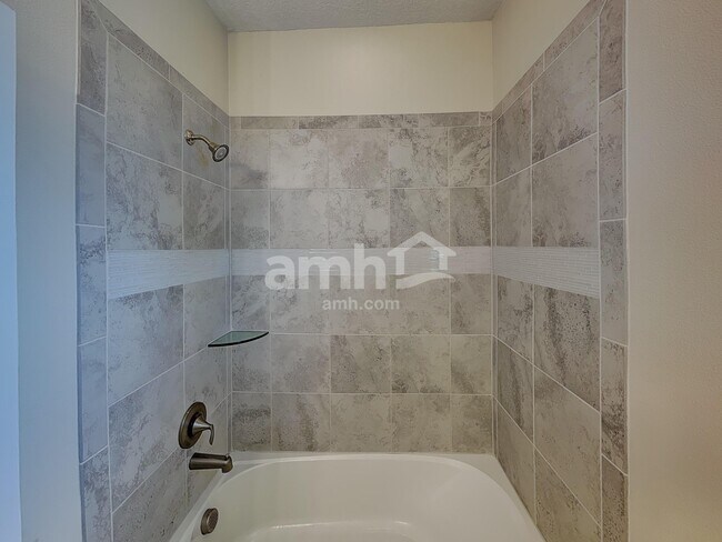 Building Photo - 1813 Henley St