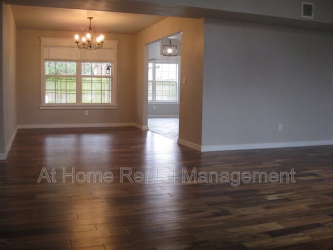 Building Photo - 9224 S Hudson Ave