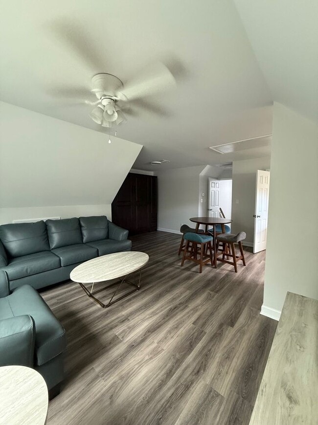 Building Photo - STUDIO APARTMENT PRE-LEASING FOR AUGUST 10 2026!