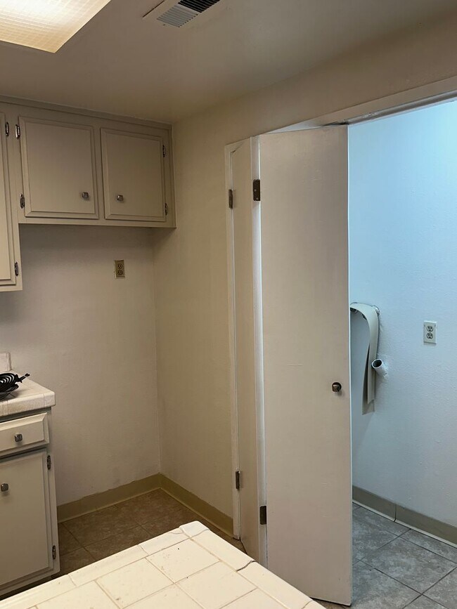 Building Photo - 5620 Brush Creek Dr