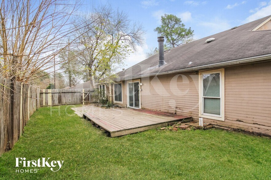 Building Photo - 22219 Diane Dr