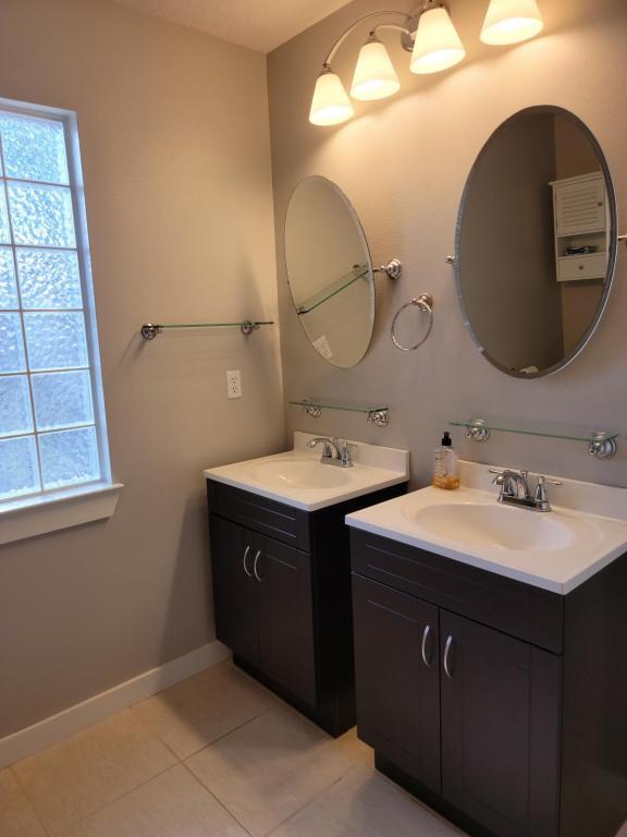 Building Photo - 944 Claeven Cir