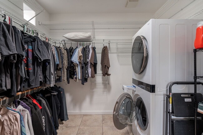 Building Photo - 1902 E Cortez St