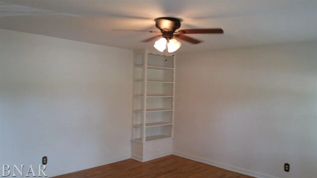 Building Photo - 806 S Cottage Ave