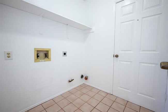 Building Photo - 1601 Primrose Trail