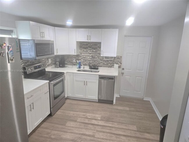 Building Photo - 1601 E Annona Ave