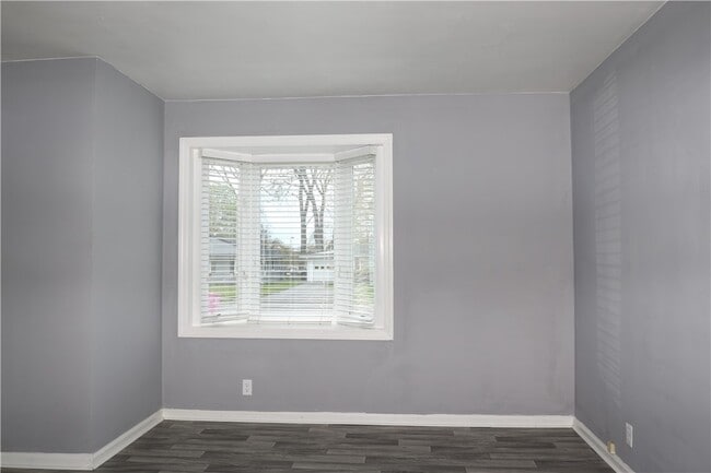 Building Photo - 175 English Rd