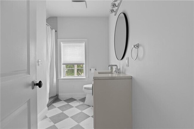 Building Photo - 34 E Bowery St