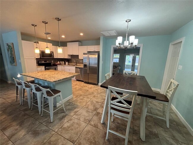 Building Photo - 1008 Estremadura Dr