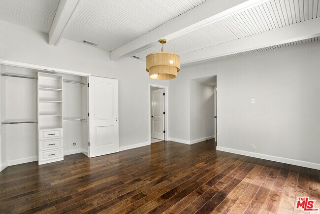 Building Photo - 9541 Cedarbrook Dr