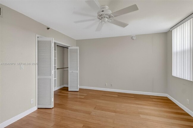 Building Photo - 4015 W Palm Aire Dr