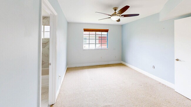 Building Photo - 18712 SW 100th Ave