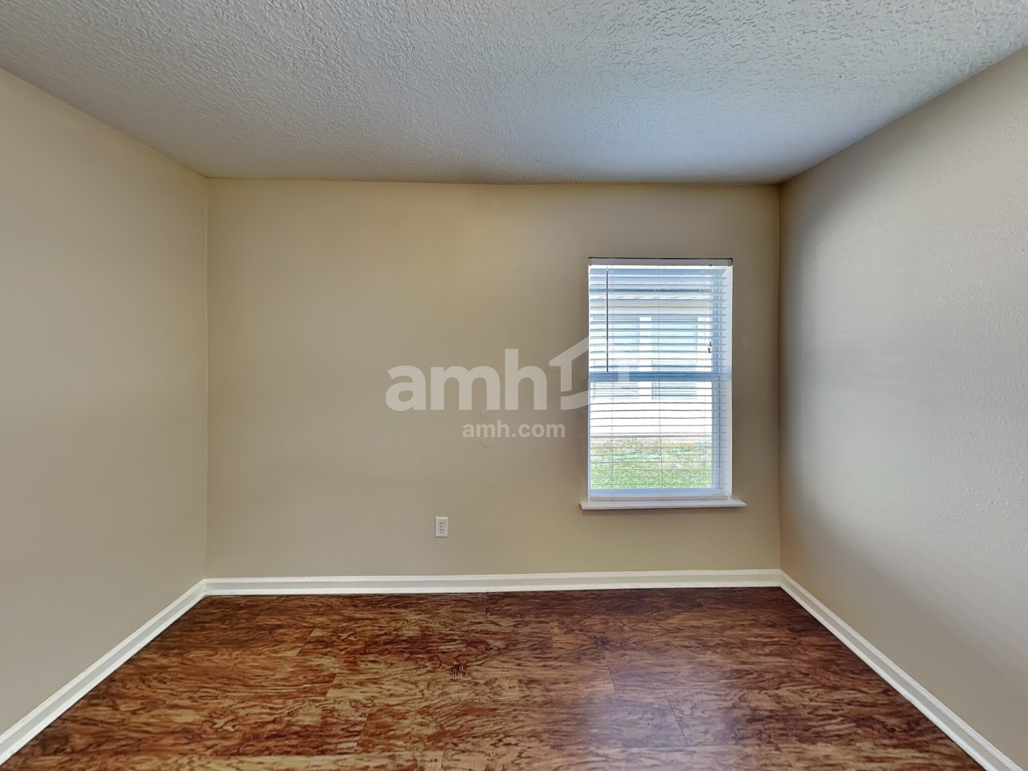 Building Photo - 1420 Heather Ct