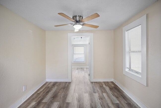 Building Photo - Won't Last! Apply NOW!  App fee REDUCED $25 ASAP $1795 3br/1bath CUTE House w/ HUGE YARD ** FREE ...