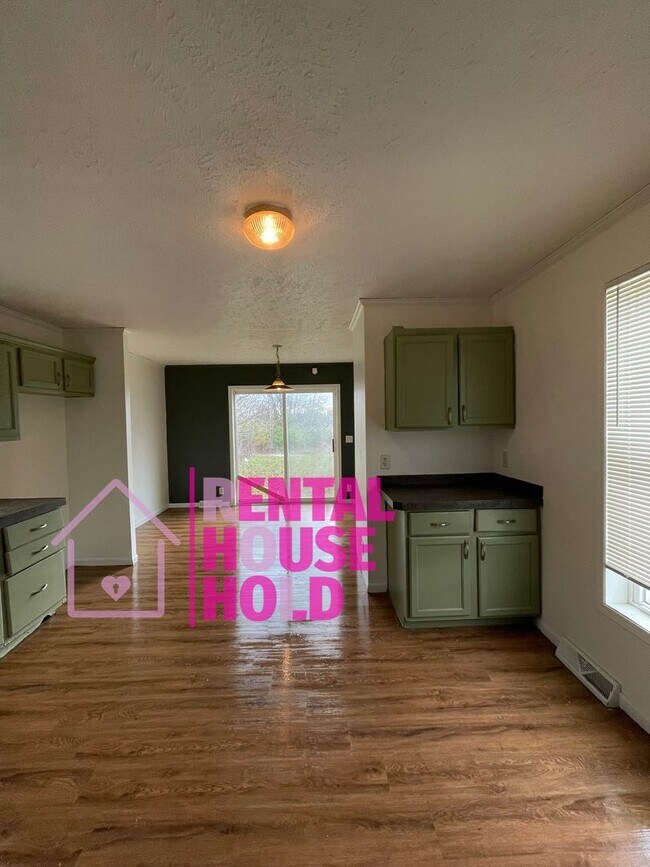 Primary Photo - Completely Redone 3 Bed 1.5 Bath Rental!