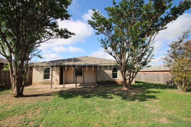 Building Photo - Charming 3-Bedroom Home Minutes from Fort ...