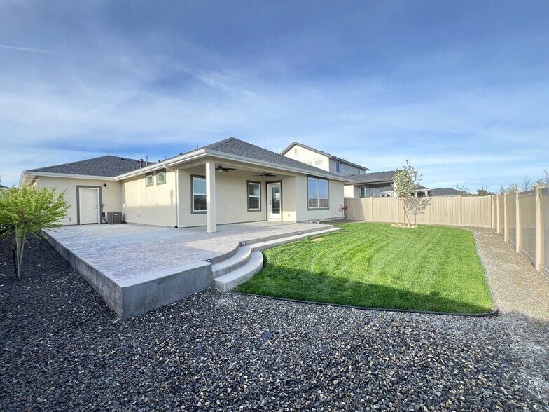 Building Photo - 2370 W Herron Ridge Dr