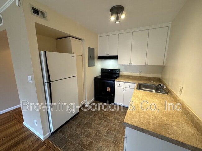 Building Photo - 1900 Richard Jones Rd