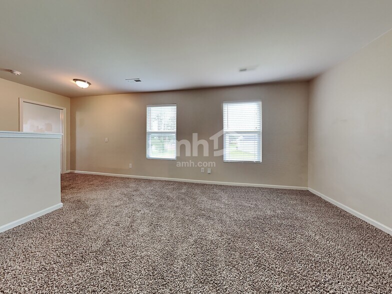 Building Photo - 504 Greywood Ln