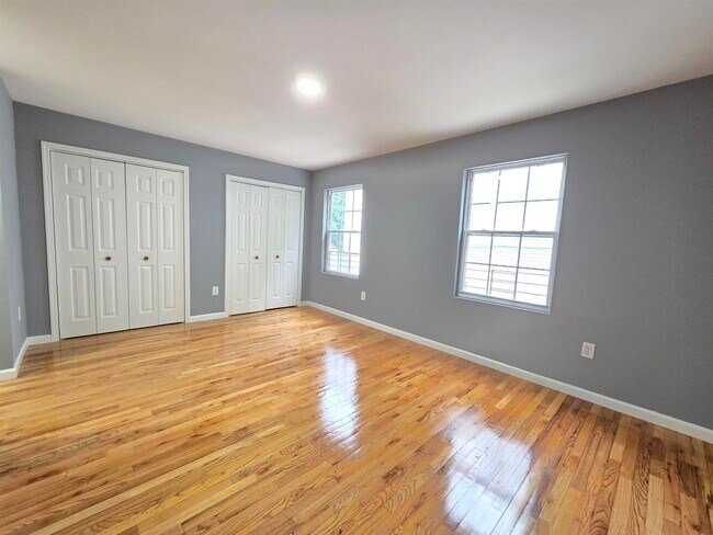 Building Photo - 82 Mallory Ave