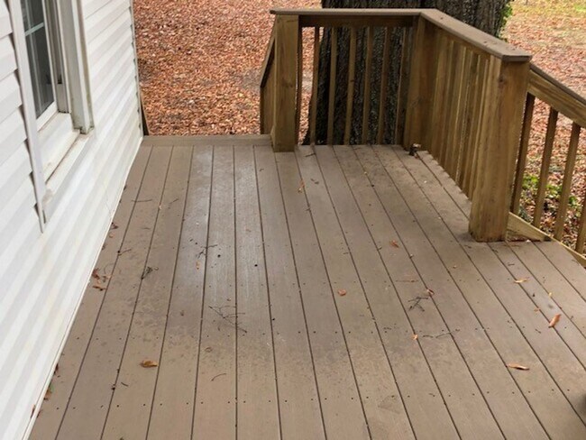 Building Photo - 544 Willson St