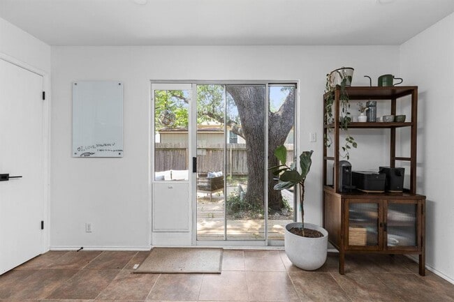 Building Photo - 8904 Kimono Ridge Dr