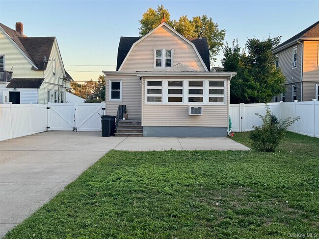 Building Photo - 33 Harrison Ave