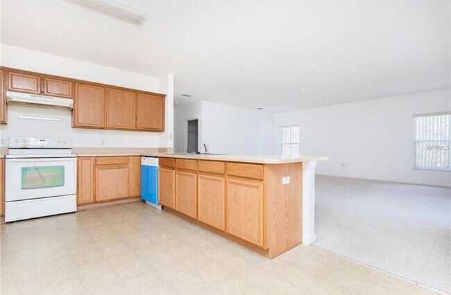 Building Photo - 3/2.5 PLUS OFFICE LARGE POINCIANA VILLAGES...