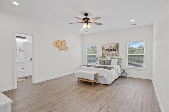 Building Photo - 17701 Village Dr