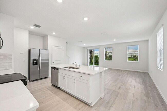 Building Photo - 569 Salisbury Cir