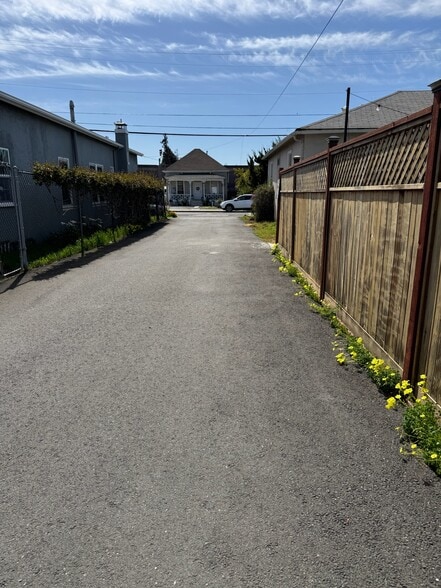 Building Photo - 21944 Arbor Ave