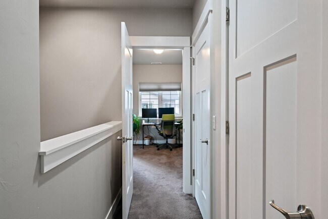 Building Photo - Modern 4-bedroom 3-bathroom Home