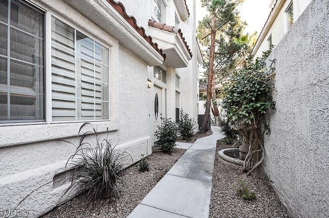 Building Photo - 9129 Eagle Ridge Dr