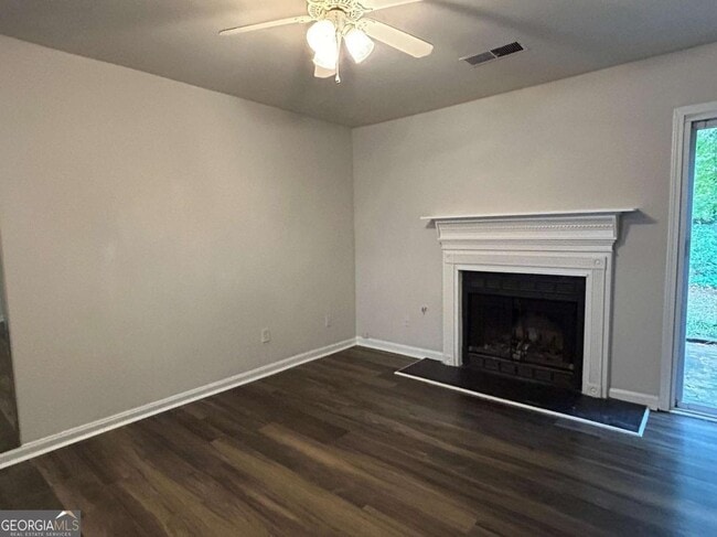 Building Photo - 3550 Main Station Dr SW