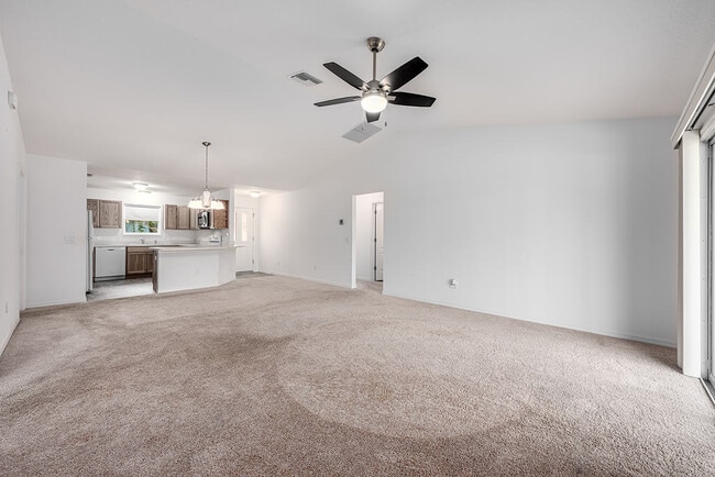 Building Photo - 1329 Paradise Dr