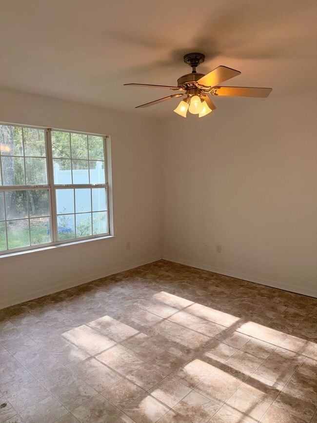 Building Photo - Bradford Duplex