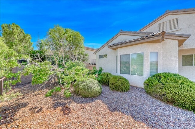 Building Photo - 2343 Schaeffer Hills Dr
