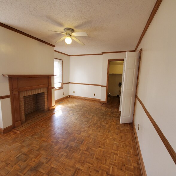 Building Photo - 700 E Holston Ave