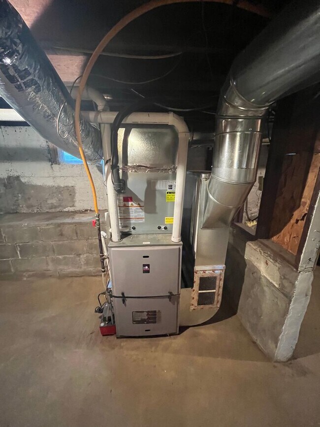 Building Photo - Spacious 3-Bedroom Home with Basement – Available NOW! – $1400/month